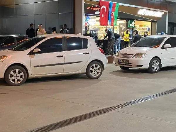 Akaryakıt istasyonunda kahve içen 14 kişiye 44 bin TL ceza Akaryakıt istasyonunda kahve içen 14 kişiye 44 bin TL ceza
