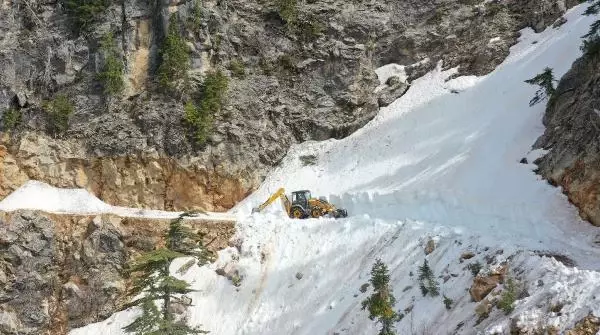 ANTALYA'DA, KARLA KAPLI YAYLA YOLLARI AÇILDI ANTALYA'DA, KARLA KAPLI YAYLA YOLLARI AÇILDI
