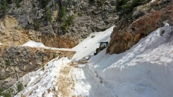 ANTALYA'DA, KARLA KAPLI YAYLA YOLLARI AÇILDI ANTALYA'DA, KARLA KAPLI YAYLA YOLLARI AÇILDI