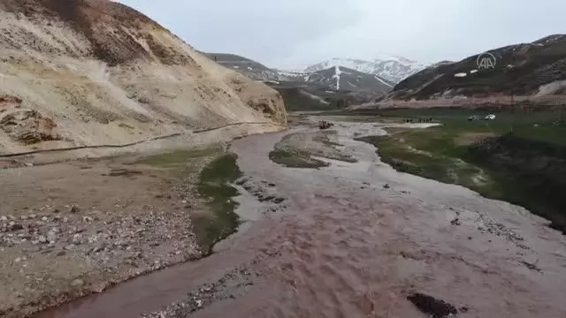 Son dakika haberi... Arkadaşlarıyla oyun oynarken Murat Nehri'ne düşen 5 yaşındaki çocuk kayboldu Son dakika haberi... Arkadaşlarıyla oyun oynarken Murat Nehri'ne düşen 5 yaşındaki çocuk kayboldu