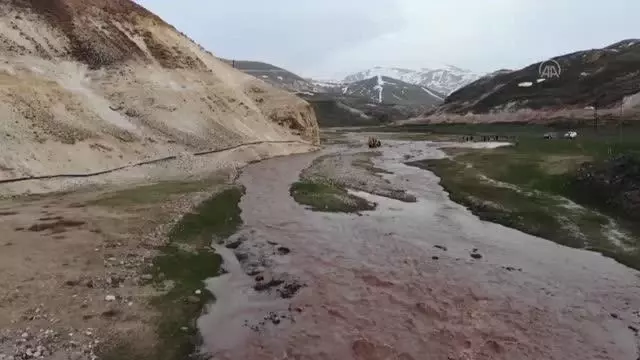 Son dakika haberi... Arkadaşlarıyla oyun oynarken Murat Nehri'ne düşen 5 yaşındaki çocuk kayboldu Son dakika haberi... Arkadaşlarıyla oyun oynarken Murat Nehri'ne düşen 5 yaşındaki çocuk kayboldu