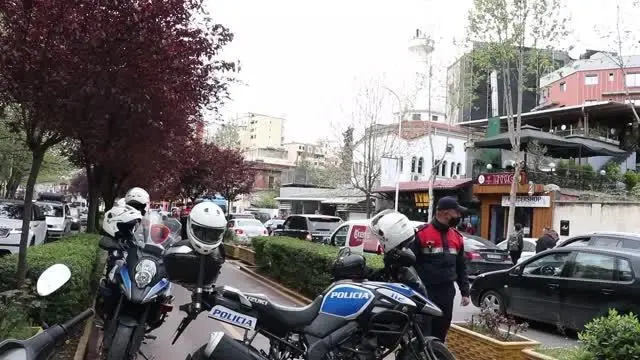 Arnavutluk'ta camide düzenlenen bıçaklı saldırıda 5 kişi yaralandı Arnavutluk'ta camide düzenlenen bıçaklı saldırıda 5 kişi yaralandı