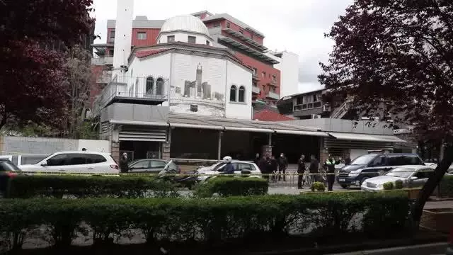 Arnavutluk'ta camide düzenlenen bıçaklı saldırıda 5 kişi yaralandı Arnavutluk'ta camide düzenlenen bıçaklı saldırıda 5 kişi yaralandı