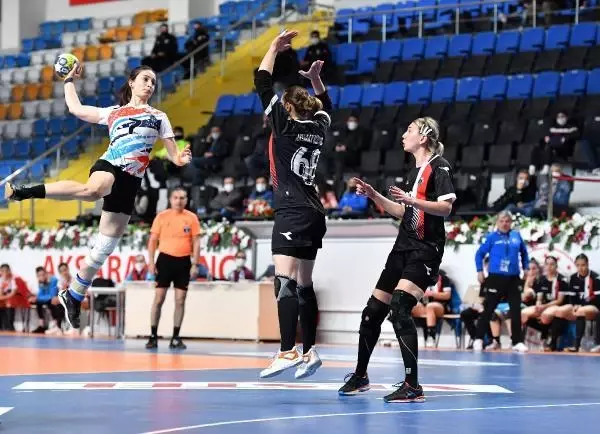 SPOR Babasını ikna etti, milli formayı giydi SPOR Babasını ikna etti, milli formayı giydi