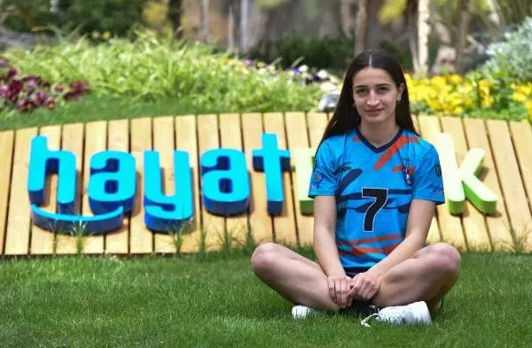SPOR Babasını ikna etti, milli formayı giydi SPOR Babasını ikna etti, milli formayı giydi