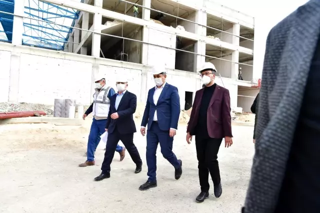 Son dakika haber: Bakan Kasapoğlu, Mamak'ın gençlik ve spor yatırımlarını inceledi Son dakika haber: Bakan Kasapoğlu, Mamak'ın gençlik ve spor yatırımlarını inceledi