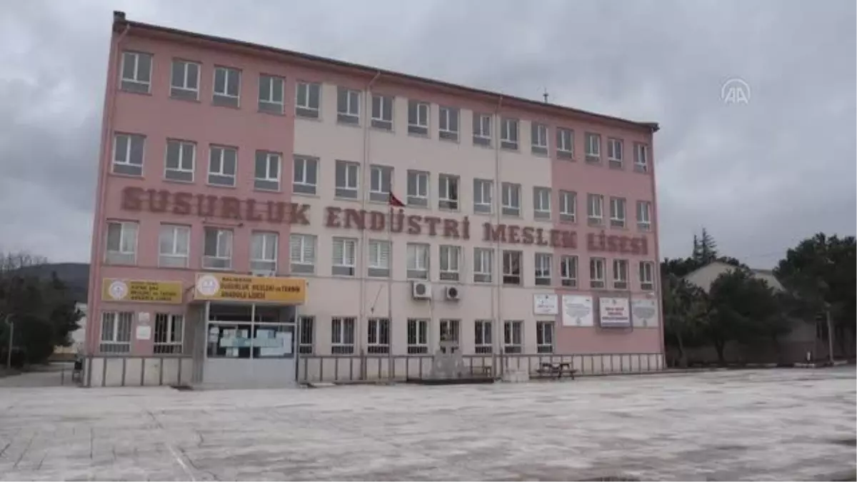 BALIKESİR - 'Özel çocuklar' ahşap oymacılık sanatıyla el becerilerini geliştirdi