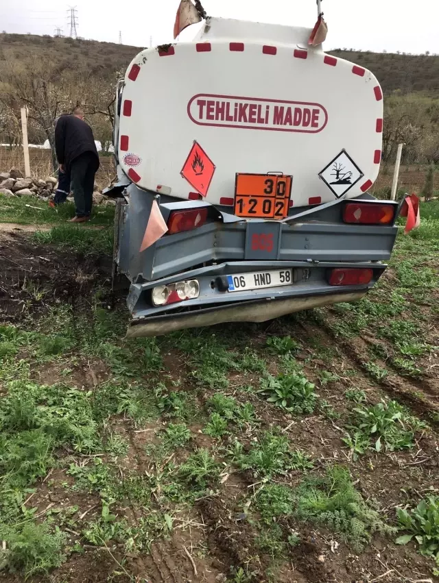 Başkent'te yola düşen beton kolon kazaya neden oldu: 1 yaralı Başkent'te yola düşen beton kolon kazaya neden oldu: 1 yaralı