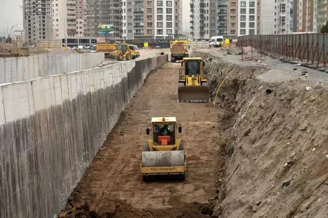 Büyükşehir Belediyesi ekipleri, kısıtlamaya rağmen mesaide Büyükşehir Belediyesi ekipleri, kısıtlamaya rağmen mesaide