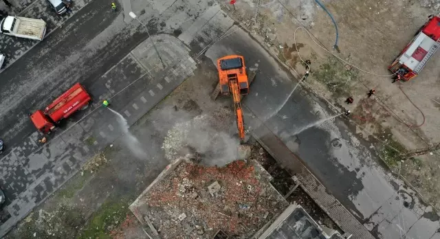 Büyükşehir Belediyesi ekipleri, kısıtlamaya rağmen mesaide Büyükşehir Belediyesi ekipleri, kısıtlamaya rağmen mesaide