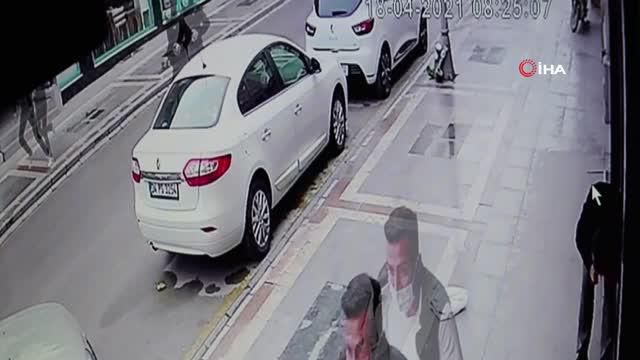 caddeden gecen 2 kisinin yaralandigi catisma 14076777 o