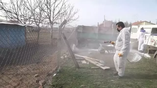 Çubuk'ta ahır ve kümeslerde dezenfekte çalışmaları Çubuk'ta ahır ve kümeslerde dezenfekte çalışmaları