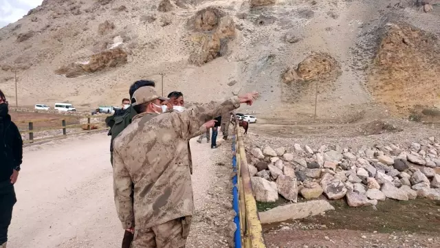 Dereye düşen 6 yaşındaki çocuğu arama çalışmaları sürüyor Dereye düşen 6 yaşındaki çocuğu arama çalışmaları sürüyor