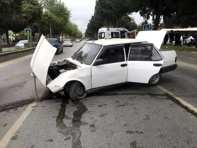 Direksiyon hakimiyetini kaybetti refüje çarptı Direksiyon hakimiyetini kaybetti refüje çarptı