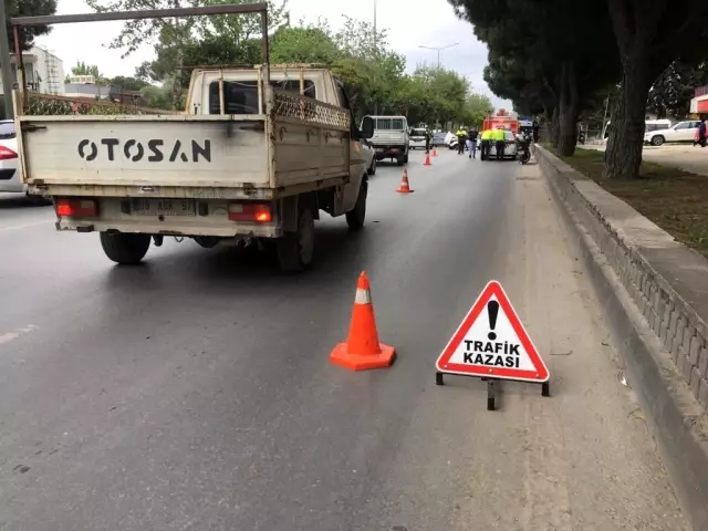 Direksiyon hakimiyetini kaybetti refüje çarptı