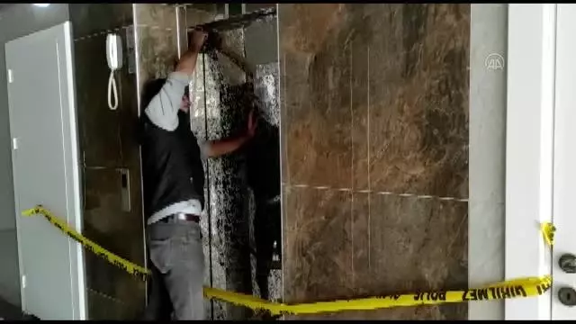 Halatların koptuğu asansör kazasında sarılarak oğlunu korumaya çalışan genç baba, ağır yaralandı Halatların koptuğu asansör kazasında sarılarak oğlunu korumaya çalışan genç baba, ağır yaralandı
