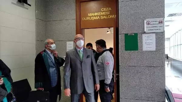 Erol Mütercimler'e 10 ay hapis cezası verildi