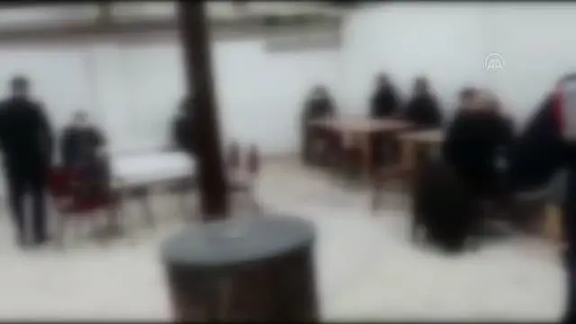 ESKİŞEHİR - Kumar oynatılan ve salgın tedbirlerinin ihlal edildiği tavuk çiftliğindeki 37 kişiye para cezası ESKİŞEHİR - Kumar oynatılan ve salgın tedbirlerinin ihlal edildiği tavuk çiftliğindeki 37 kişiye para cezası