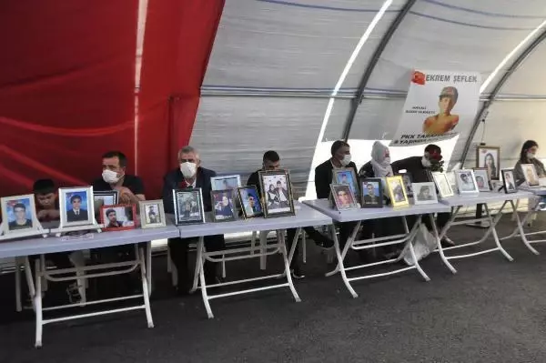 Son dakika haberleri: EVLAT NÖBETİNDEKİ ANNE: SİZİ ALMADAN BURADAN GİTMEYECEĞİZ Son dakika haberleri: EVLAT NÖBETİNDEKİ ANNE: SİZİ ALMADAN BURADAN GİTMEYECEĞİZ