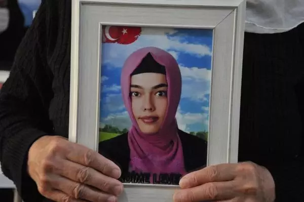 Son dakika haberleri: EVLAT NÖBETİNDEKİ ANNE: SİZİ ALMADAN BURADAN GİTMEYECEĞİZ Son dakika haberleri: EVLAT NÖBETİNDEKİ ANNE: SİZİ ALMADAN BURADAN GİTMEYECEĞİZ