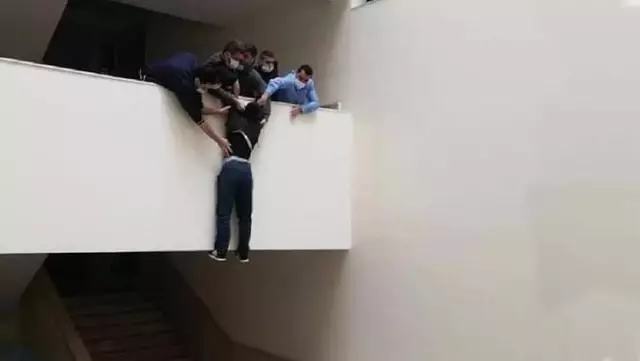 Hırsızlıktan tutuklanan çocuk adliyede canına kıymak istedi Hırsızlıktan tutuklanan çocuk adliyede canına kıymak istedi