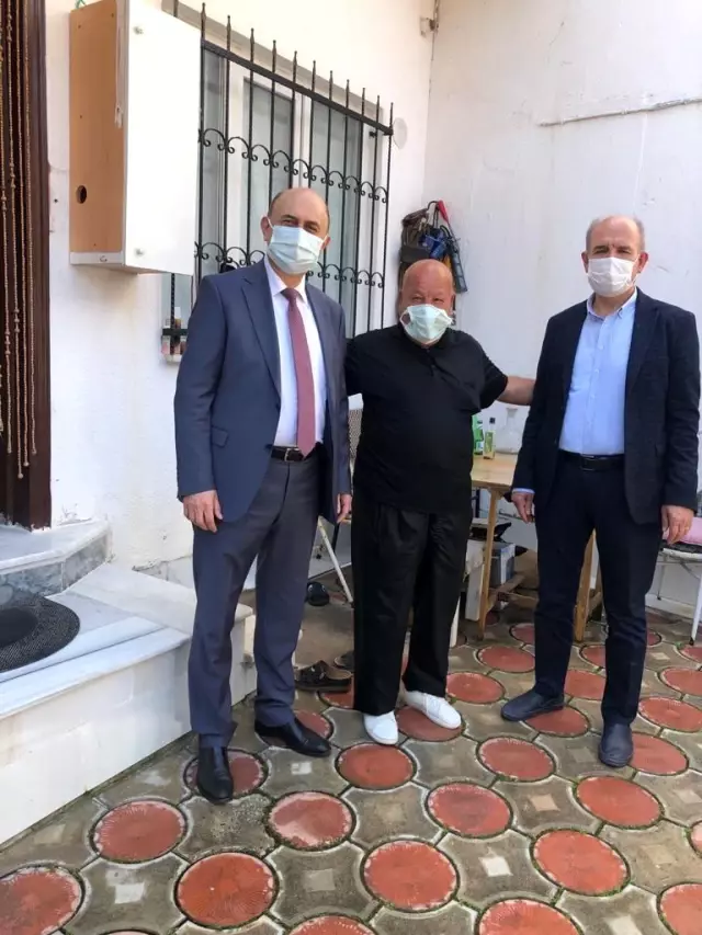 Hocaoğlu'ndan kaza geçiren muhtara vefa ziyareti Hocaoğlu'ndan kaza geçiren muhtara vefa ziyareti