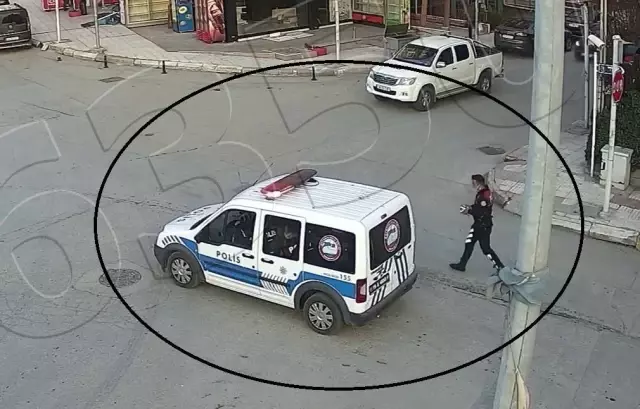 Polislerden yürekleri ısıtan hareket! Kağıt toplayıcılarına verdikleri kumanya ile takdir topladılar Polislerden yürekleri ısıtan hareket! Kağıt toplayıcılarına verdikleri kumanya ile takdir topladılar