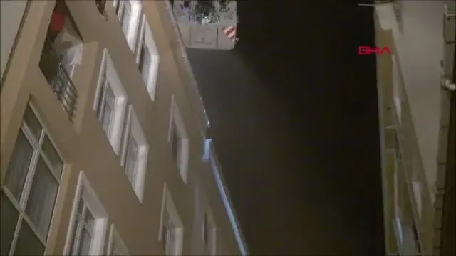 Son dakika haber: İSTANBUL-SİLİVRİ'DE SOKAĞA ÇIKMA KISITLAMASINA ALDIRMADILAR, ÇATIDAKİ YANGINI İZLEDİLER Son dakika haber: İSTANBUL-SİLİVRİ'DE SOKAĞA ÇIKMA KISITLAMASINA ALDIRMADILAR, ÇATIDAKİ YANGINI İZLEDİLER
