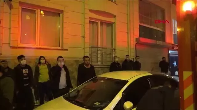 Son dakika haber: İSTANBUL-SİLİVRİ'DE SOKAĞA ÇIKMA KISITLAMASINA ALDIRMADILAR, ÇATIDAKİ YANGINI İZLEDİLER Son dakika haber: İSTANBUL-SİLİVRİ'DE SOKAĞA ÇIKMA KISITLAMASINA ALDIRMADILAR, ÇATIDAKİ YANGINI İZLEDİLER