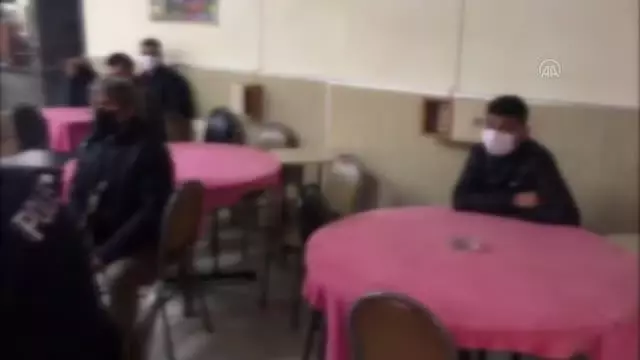 Kağıthane'de kapalı olması gereken kıraathanelerde bulunanlara para cezası Kağıthane'de kapalı olması gereken kıraathanelerde bulunanlara para cezası
