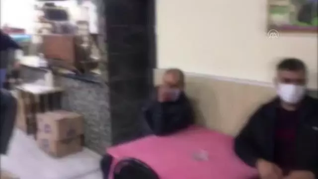 Kağıthane'de kapalı olması gereken kıraathanelerde bulunanlara para cezası Kağıthane'de kapalı olması gereken kıraathanelerde bulunanlara para cezası