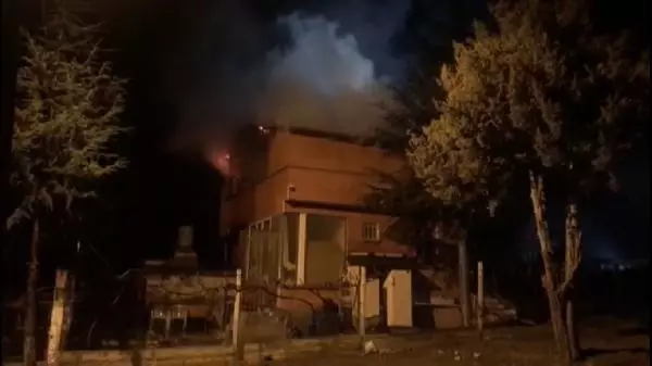 Kırıkkale'de iki katlı evde yangın Kırıkkale'de iki katlı evde yangın