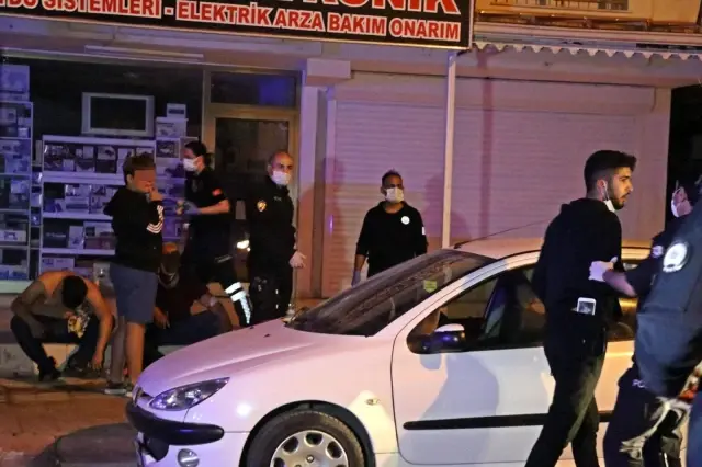 Kısıtlama saatinde kavga ettiler, hem dayak hem ceza yediler: 4 yaralı Kısıtlama saatinde kavga ettiler, hem dayak hem ceza yediler: 4 yaralı