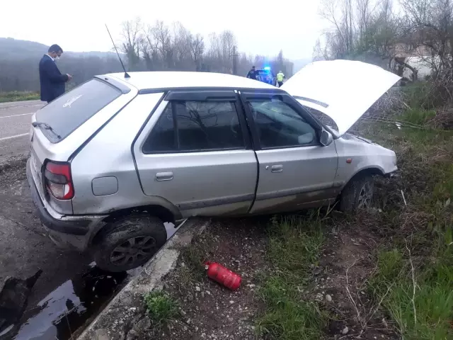 Kontrolden çıkan otomobil su kanalına girdi: 3 yaralı