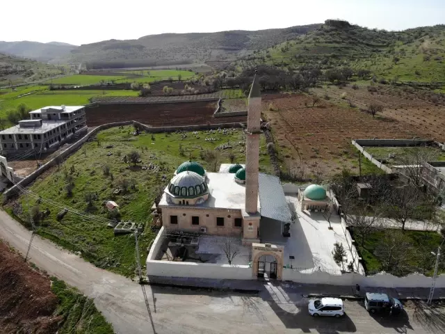 Mardin'de bulunan Şeyh Seyit Hacı Ramazan türbe ve külliyesi ziyaretçi akınına uğruyor Mardin'de bulunan Şeyh Seyit Hacı Ramazan türbe ve külliyesi ziyaretçi akınına uğruyor