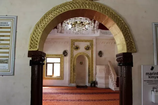 Mardin'de bulunan Şeyh Seyit Hacı Ramazan türbe ve külliyesi ziyaretçi akınına uğruyor Mardin'de bulunan Şeyh Seyit Hacı Ramazan türbe ve külliyesi ziyaretçi akınına uğruyor