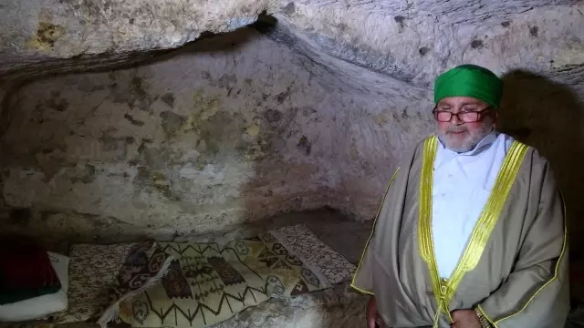Mardin'de bulunan Şeyh Seyit Hacı Ramazan türbe ve külliyesi ziyaretçi akınına uğruyor Mardin'de bulunan Şeyh Seyit Hacı Ramazan türbe ve külliyesi ziyaretçi akınına uğruyor