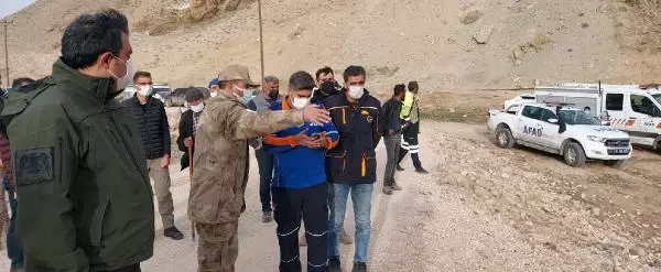 Murat Nehri'ne düşen 6 yaşındaki İpek'i arama çalışması başlatıldı Murat Nehri'ne düşen 6 yaşındaki İpek'i arama çalışması başlatıldı