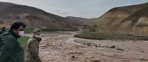 Murat Nehri'ne düşen 6 yaşındaki İpek'i arama çalışması başlatıldı Murat Nehri'ne düşen 6 yaşındaki İpek'i arama çalışması başlatıldı