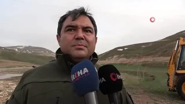 Nehre düşen 6 yaşındaki İpek'i arama çalışmaları aralıksız sürüyor Nehre düşen 6 yaşındaki İpek'i arama çalışmaları aralıksız sürüyor