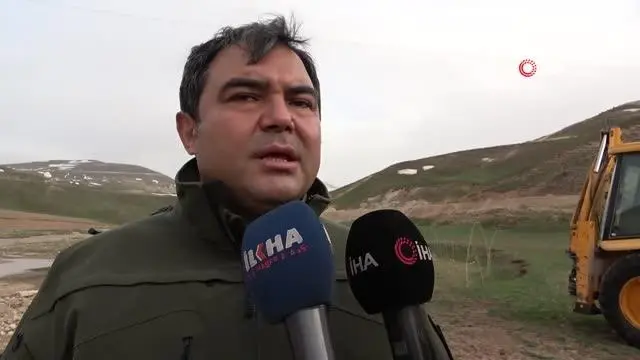 Nehre düşen 6 yaşındaki İpek'i arama çalışmaları aralıksız sürüyor Nehre düşen 6 yaşındaki İpek'i arama çalışmaları aralıksız sürüyor