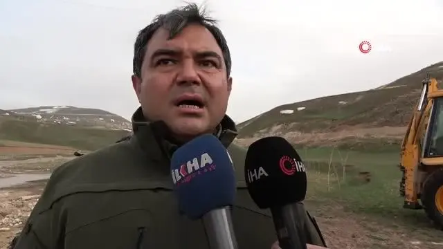 Nehre düşen 6 yaşındaki İpek'i arama çalışmaları aralıksız sürüyor Nehre düşen 6 yaşındaki İpek'i arama çalışmaları aralıksız sürüyor