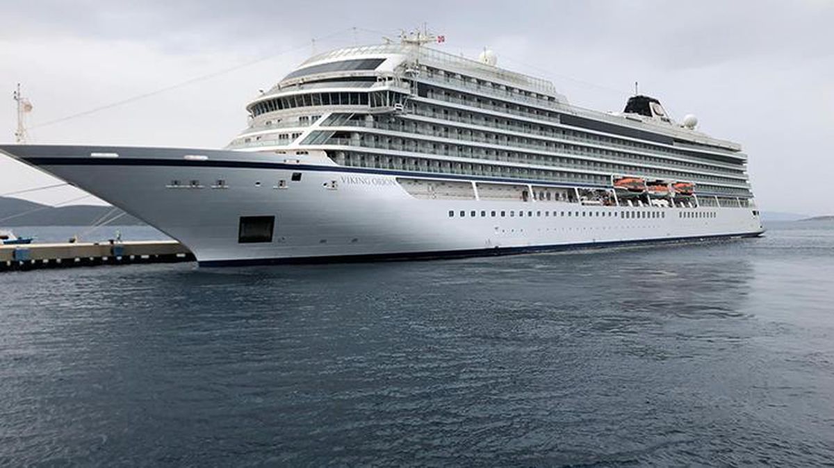 Norveç bayraklı kruvaziyer gemisi, yakıt ikmali ve mürettebat değişimi için Bodrum'a demir attı