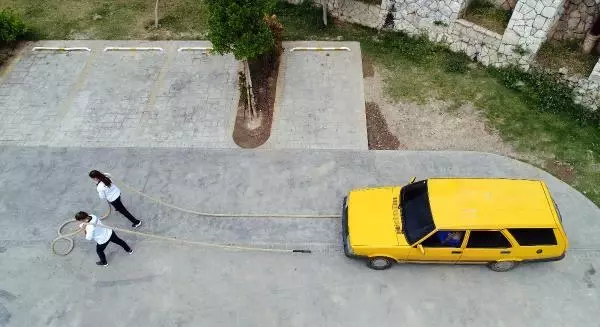 Otomobil itip, yüzerek antrenman yapan Eda, Avrupa'da altın hedefliyor Otomobil itip, yüzerek antrenman yapan Eda, Avrupa'da altın hedefliyor