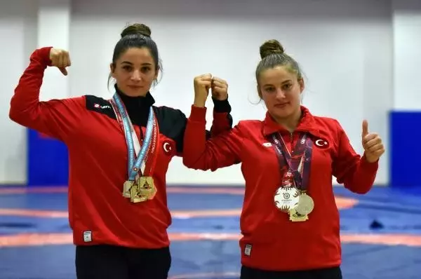 Otomobil itip, yüzerek antrenman yapan Eda, Avrupa'da altın hedefliyor Otomobil itip, yüzerek antrenman yapan Eda, Avrupa'da altın hedefliyor