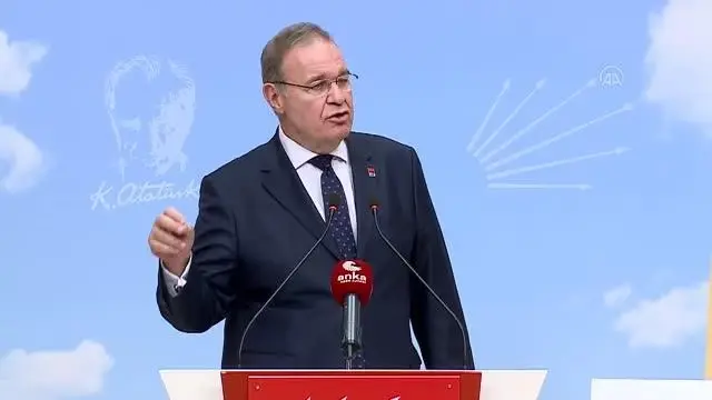Öztrak: 'Milletimiz kesinlikle çaresiz değildir' Öztrak: 'Milletimiz kesinlikle çaresiz değildir'