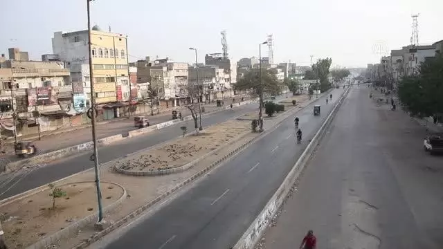 Pakistan'da dini liderler Lahor'daki 'şiddete' tepki için genel grev çağrısı yaptı Pakistan'da dini liderler Lahor'daki 'şiddete' tepki için genel grev çağrısı yaptı