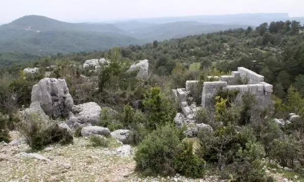 ROMA DÖNEMİNDEN KALAN TABAN MOZAİKLERİ TALAN EDİLDİ ROMA DÖNEMİNDEN KALAN TABAN MOZAİKLERİ TALAN EDİLDİ