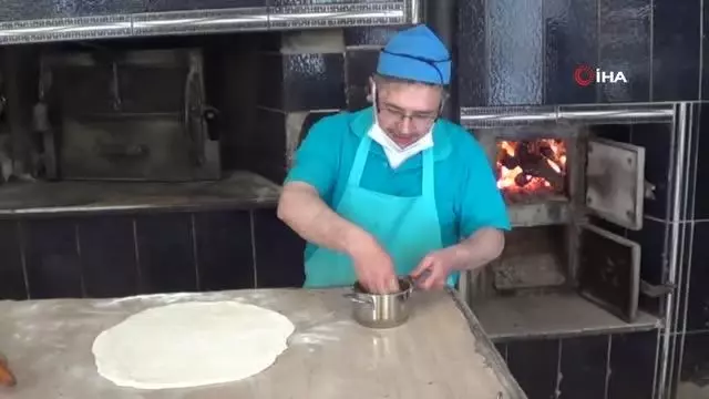 Sandıklı'da Ramazan'ın vazgeçilmezi: 'haşhaşlı tahinli pide' Sandıklı'da Ramazan'ın vazgeçilmezi: 'haşhaşlı tahinli pide'