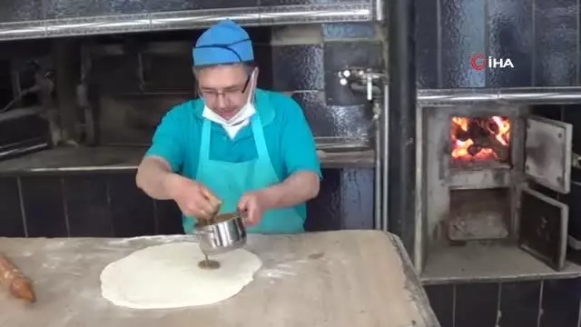 Sandıklı'da Ramazan'ın vazgeçilmezi: 'haşhaşlı tahinli pide' Sandıklı'da Ramazan'ın vazgeçilmezi: 'haşhaşlı tahinli pide'